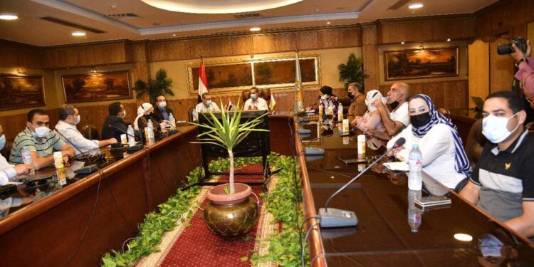 رحمى  يناقش مع مسئولي الكهرباء ومياه الشرب والطرق توحيد الجهود في طنطا والمحلة وزفتى