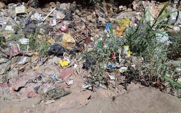 الإستاد الرياضي بنجع حمادي مقلب زباله يهدد سكان المنطقة المحيطة