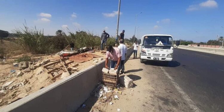 اللواء اشرف يشن حملة مكبرة لرفع الأشغالات بحي العامرية تاني