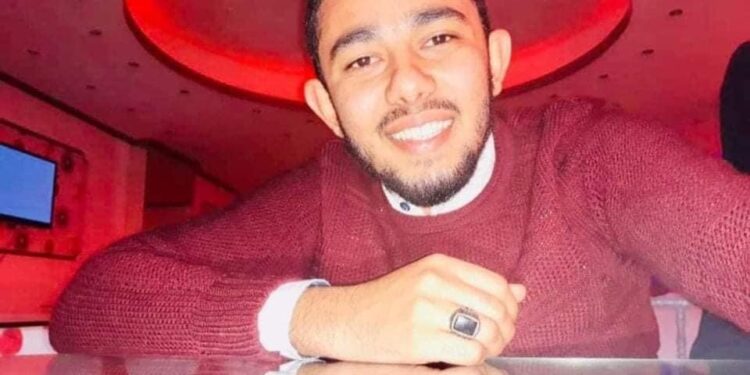 تهنئة بالتخرج بسم الله الرحمن الرحيم ( يَرْفَعِ اللَّهُ الَّذِينَ آمَنُوا مِنكُمْ وَالَّذِينَ أُوتُوا الْعِلْمَ دَرَجَاتٍ) صدق الله العظيم