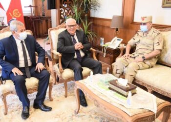 محافظ بورسعيد يستقبل قائد قوات الدفاع الشعبى والعسكرى.