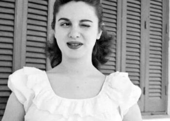 سيدة الشاشة العربية فاتن حمامة.