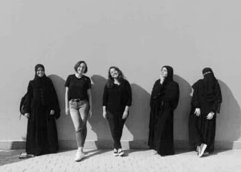 هي ليست حرة , دينها يحكمها