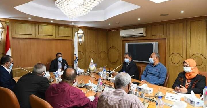 حازم عمر يعقد اجتماع لمناقشة آليات تفعيل قانون 152