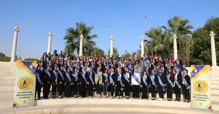 التعليم العالي : تخرج فوج شباب الأسر المركزية بالجامعات المصرية من معهد إعداد القادة