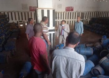 أبو كريشة : يتفقد الوحدات السكنية ومستودع أنابيب البوتاجاز بمنقباد.