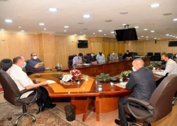 سعد : يناقش تذليل العقبات وتلافي الملاحظات لتشغيل مشروع محطة صرف صحي ديروط.