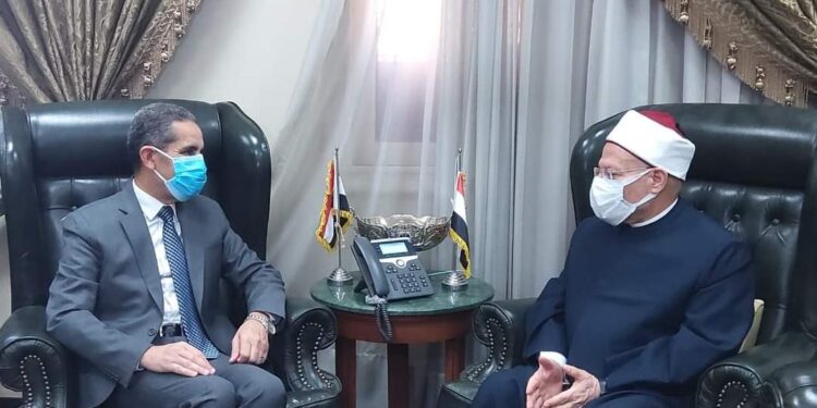 محافظ الغربية يهنئ مفتي الديار المصرية على تجديد الثقة.