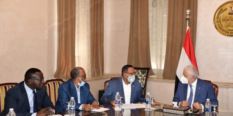 وزيرا التربية والتعليم والتعليم العالي يلتقيان نظيرهما الصومالي لبحث تعزيز التعاون المشترك بين البلدين.