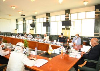 محافظ قنا يعقد اجتماعا لمتابعة تنفيذ قرار توفيق أوضاع الكنائس.