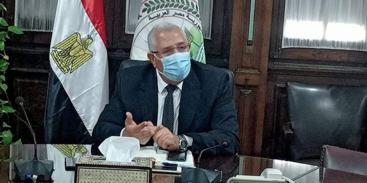 “القصير” تنفيذ تكليفات القيادة السياسية الاهتمام بالقوافل البيطرية لعلاج مواشي صغار المربين مجانا.