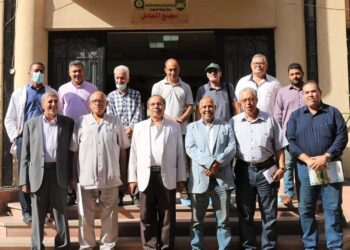 أعضاء اللجنة العليا لزراعة الأنسجة تتفقد معمل إكثار النخيل بمركز بحوث الصحراء.