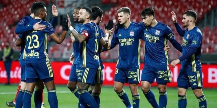 ليون يتخطى نانت