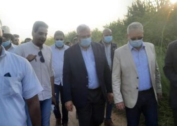 وزير الزراعة ومحافظ الأقصر يتفقدان محطة بحوث المطاعنة والقصير