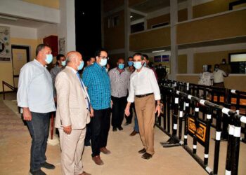 محافظ الغربية يتابع استعدادات مدرسة الجهاد لاستقبال الراغبين في التطعيم من المسافرين للخارج