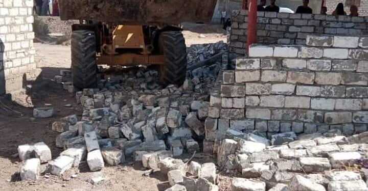 زراعة ابشواى إزالة حالتين تعدى بالبناء المخالف بشكشوك.