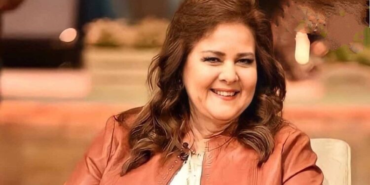 صاحبة الواجب وهيئة الإغاثة الدولية الفنانة دلال عبد العزيز .