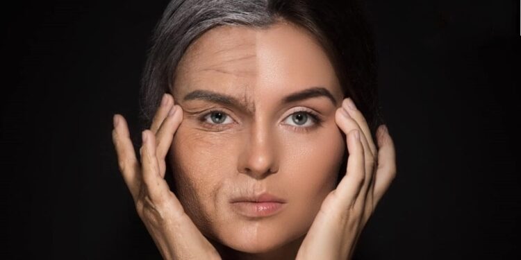 أشياء تقوم بها الفتيات والنساء يومياً تُؤدي إلى التقدم في السن قبل الأوان،