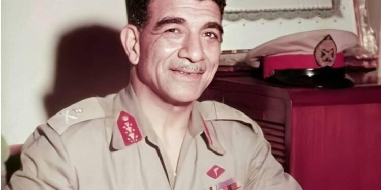 اللواء محمد بك نجيب يوسف قطب القشلان أول رئيس لمصر بعد إنهاء الملكية.