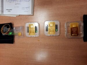 جمارك مطار القاهرة الدولي تضبط 3 محاولات تهرب جمركي لعدد من السبائك الذهبية وأكياس حلوى بالمخدرات ومنظار