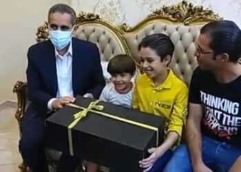 محافظ الغربية يزور الطفل زياد ابن المحلة بعد عودته والقبض علي الجناه وشكر الداخلية