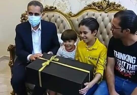 محافظ الغربية يزور الطفل زياد ابن المحلة بعد عودته والقبض علي الجناه وشكر الداخلية