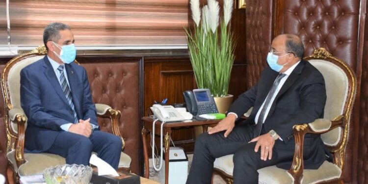 وزير التنمية المحلية يتابع مع محافظ الغربية تنفيذ مشروعات تطوير الريف المصري " حياة كريمة"