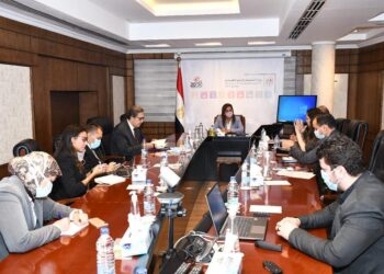 وزيرة التخطيط والتنمية الاقتصادية تبحث آخر تطورات المشروع القومي لتنمية الاسرة المصرية