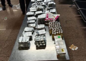 جمارك مطار القاهرة تضبط محاولة تهريب كمية من الأدوية البشرية والمكملات الغذائية والأدوية البيطرية