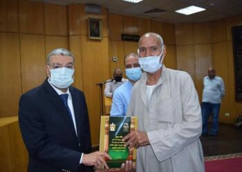 القاضى يواصل فى تقنين أوضاع الأراضى التابعة للدولة فى المنيا