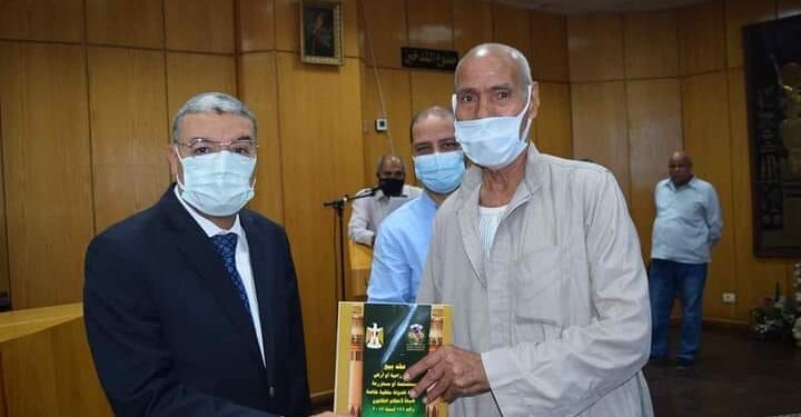 القاضى يواصل فى تقنين أوضاع الأراضى التابعة للدولة فى المنيا