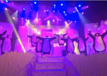 مسرحية البطاريق تتألق بمسرح جمعية الإصلاح بالروضة