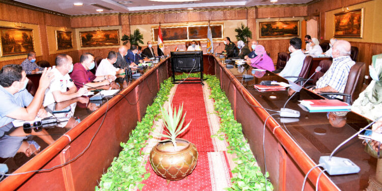 محافظ الغربية يعقد أجتماع موسع لمناقشة أستعدادات المحافظة لأحتفالات أكتوبر