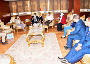 محافظ الغربية ومستشار وزيرة التضامن يناقشان تفعيل مشروعات التمكين الاقتصادي بحياة كريمة