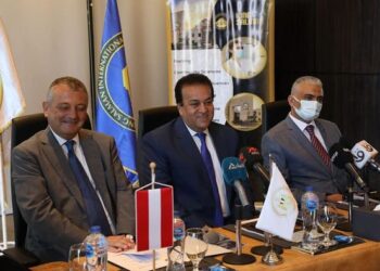 توقيع اتفاقية بين جامعتى