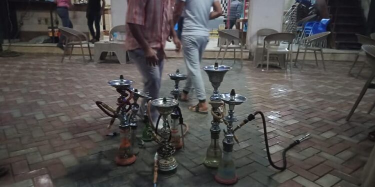 تحرير 194 محضر وغلق وتشميع 31 ورشة ومحل تجاري ومصادرة 14 شيشة وتطهير 204 منشأة