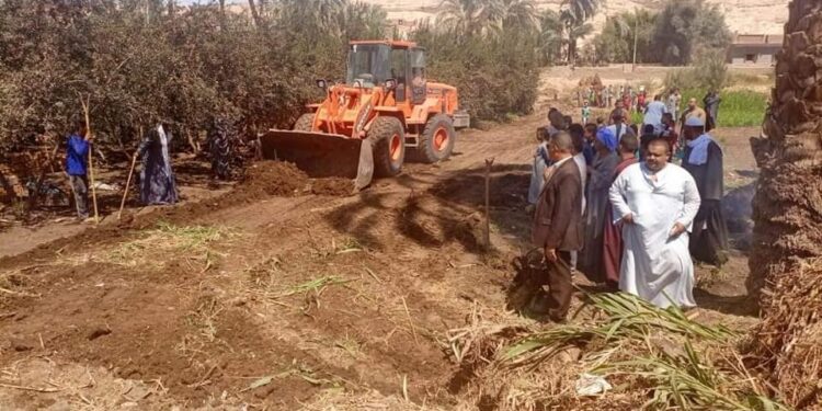 إنشاء طريق جديد لقرية الخوالد بساحل سليم أسيوط