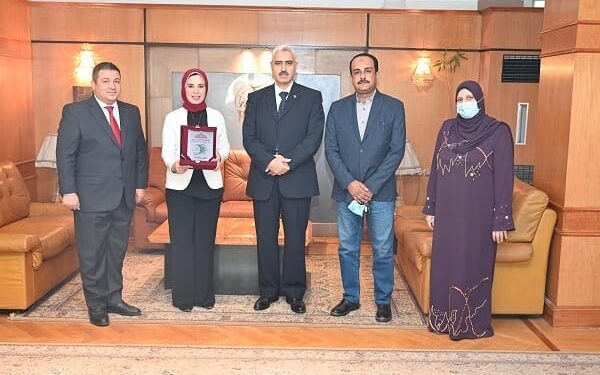 رئيس جامعة الفيوم