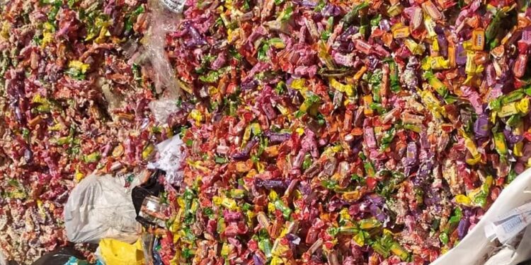 ضبط اطنان من حلويات المولد الفاسدة بمدينة طنطا محافظة الغربية