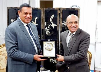 محافظ البحيرة يستقبل