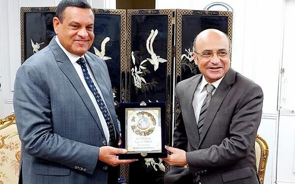 محافظ البحيرة يستقبل