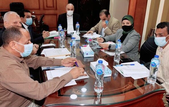 محافظ قنا يترأس