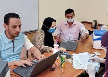 استمرار تطعيم العاملين