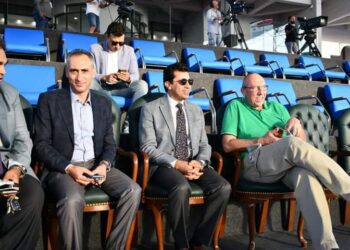 ” الدكتور أشرف صبحي ” يقوم بجولة تفقدية في مضمار الدراجات