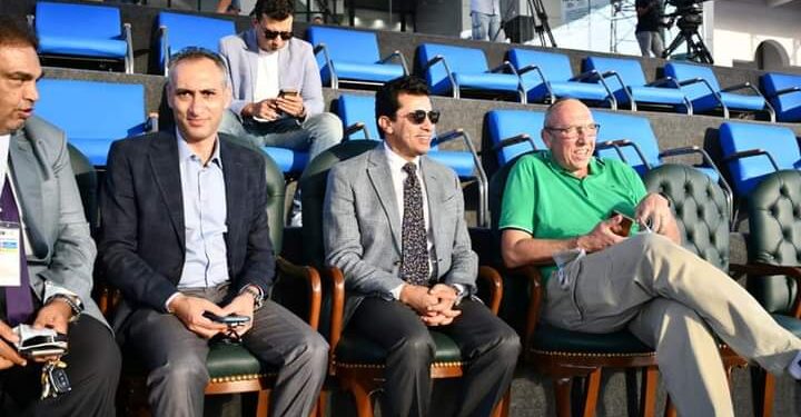 ” الدكتور أشرف صبحي ” يقوم بجولة تفقدية في مضمار الدراجات