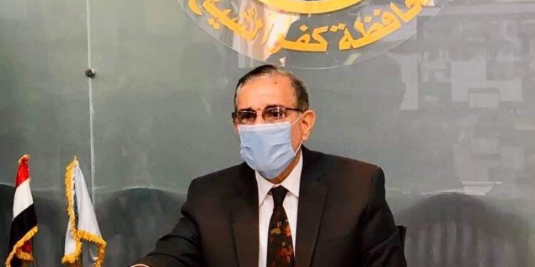 محافظ كفر الشيخ يشهد تسليم 17 عقد تقنين أراضي أملاك الدولة للمستفيدين من المواطنين.