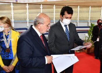 “الدكتور أشرف صبحي ” يحضر ختام بطولة العالم للدراجات