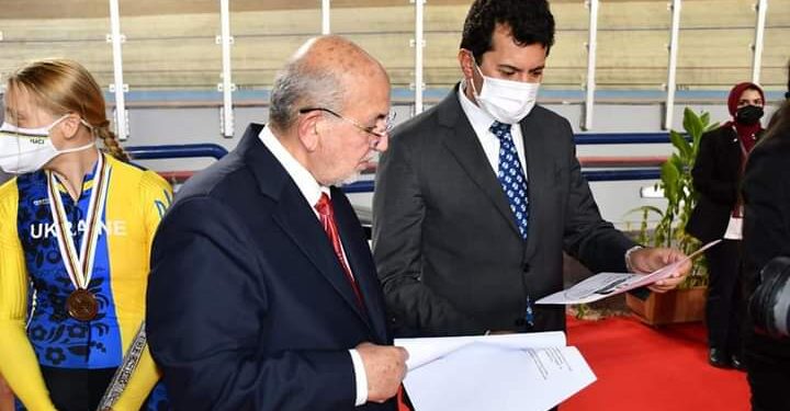 “الدكتور أشرف صبحي ” يحضر ختام بطولة العالم للدراجات