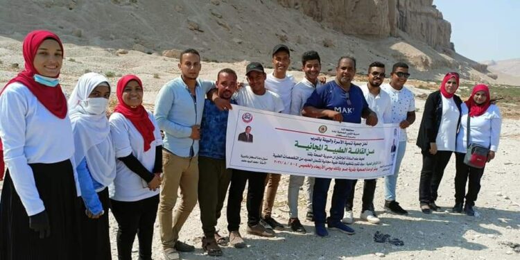 مباشر متابعه وحده السكان والصحه بقنا للقافله الطبيه بقريه ابو حزام