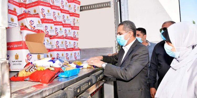 محافظ الغربية يتفقد أكبر قافلة مساعدات لدعم الأسر الأولى بالرعاية.